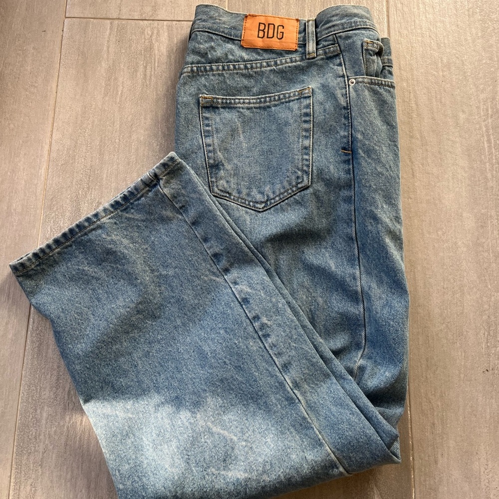 BDG urban outfitters baggy fit worn in jeans
Size 29/30  relaxed fit tapered leg